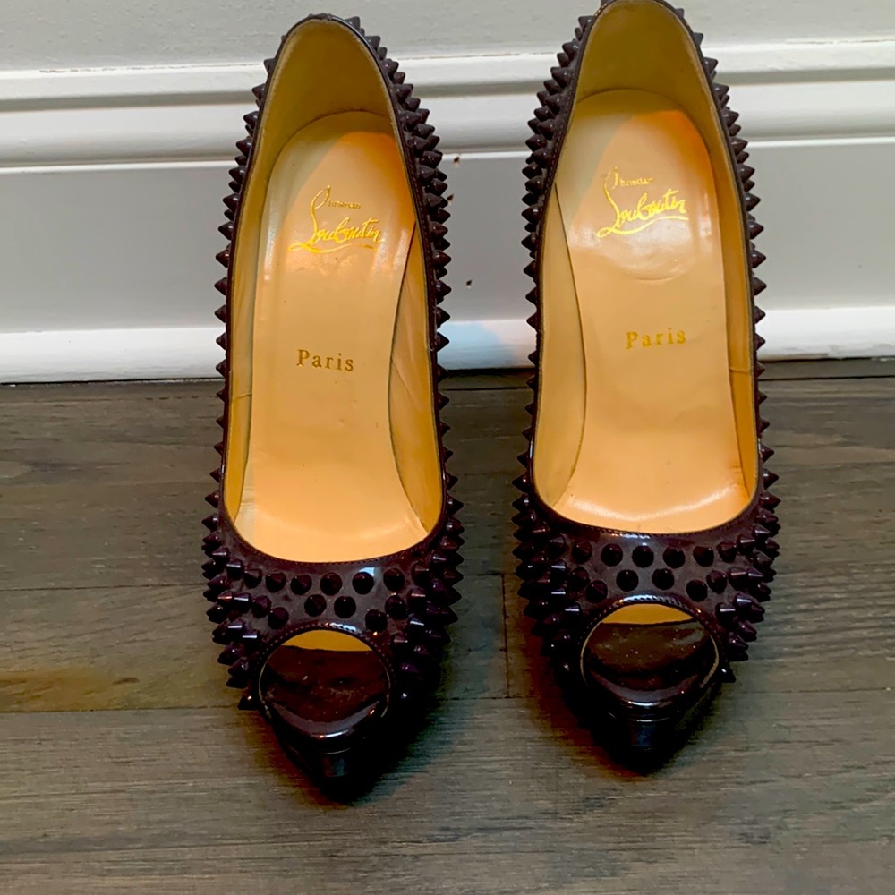 Christian Louboutin spiked patent leather escarpins